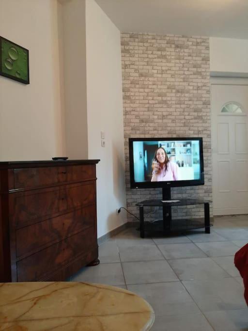Confortable En Hyper Centre Parking Gratuit Dans La Rue Acces Avec Boite A Clee Apartment Castres  Exterior photo